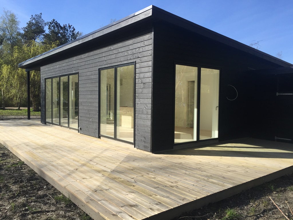 Veldisponeret sommerhus, 68m2 7m2 skur/anneks, opført på ... Altan krydderurter
